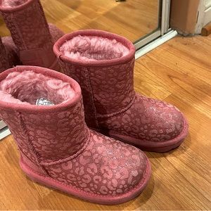 UGG girl warm winter boots. Size 9